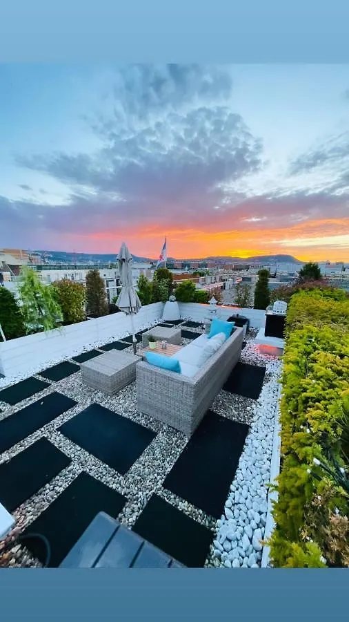 Appartamento Skygarden Budapest - Luxury Penthouse With Private Jakuzzi Gym Sauna